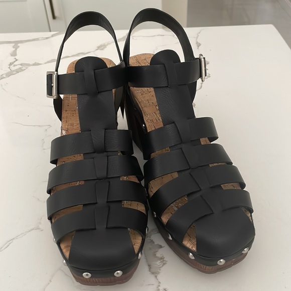 Korks Whitney Wood grain Platform studded details straps buckle Sandal sz 10 NWT - Picture 3 of 9